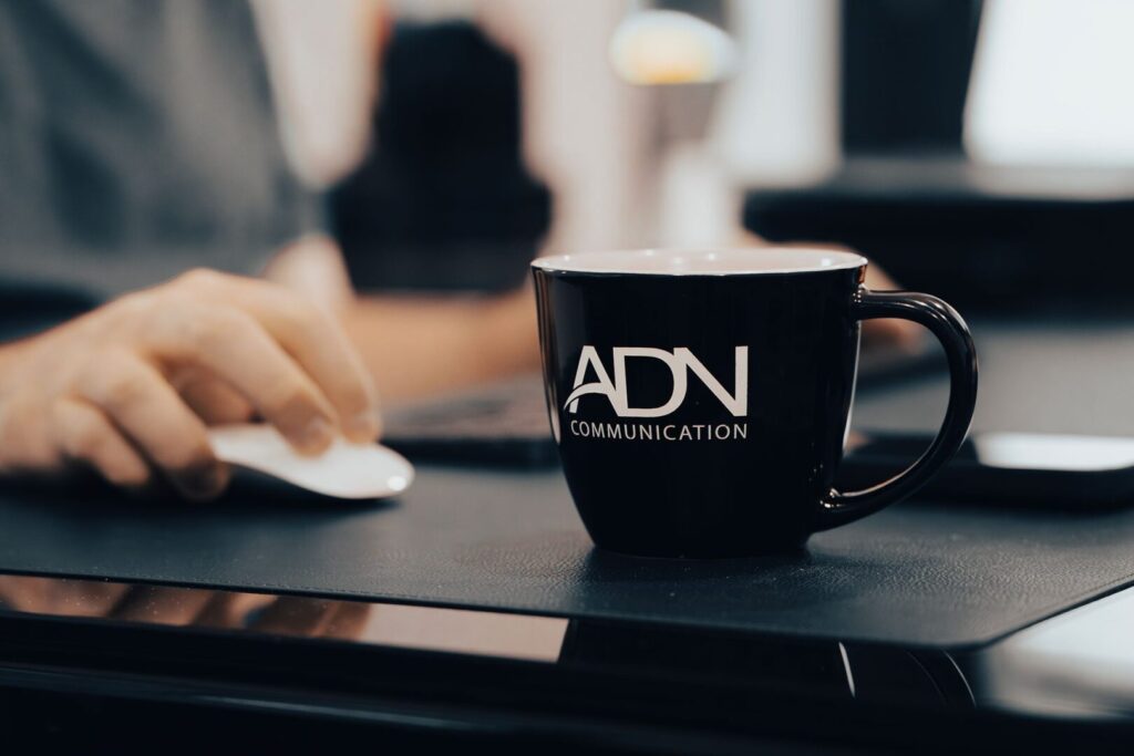 Tasse ADN communication